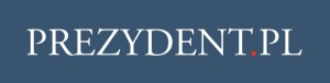 Logo Prezydenta RP na niebieskim tle.