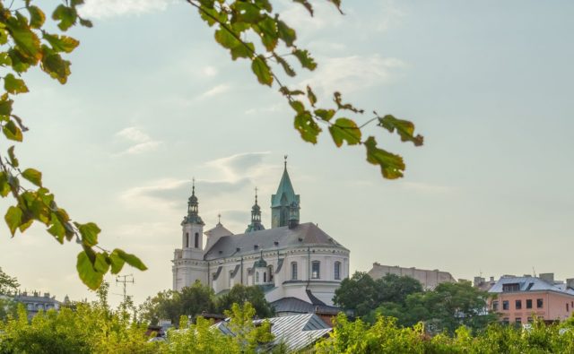 W oddali zabytkowy zamek w Lublinie