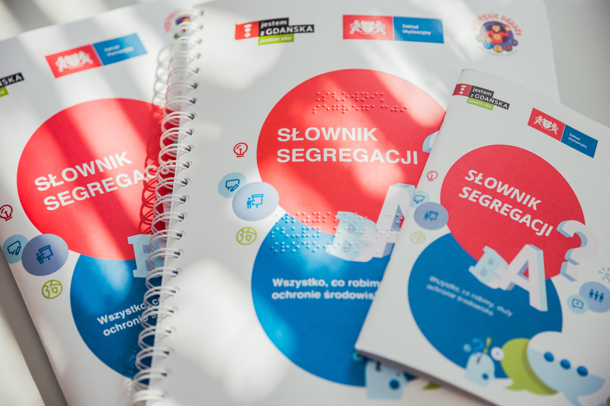 Okładka słownika segregacji odpadów