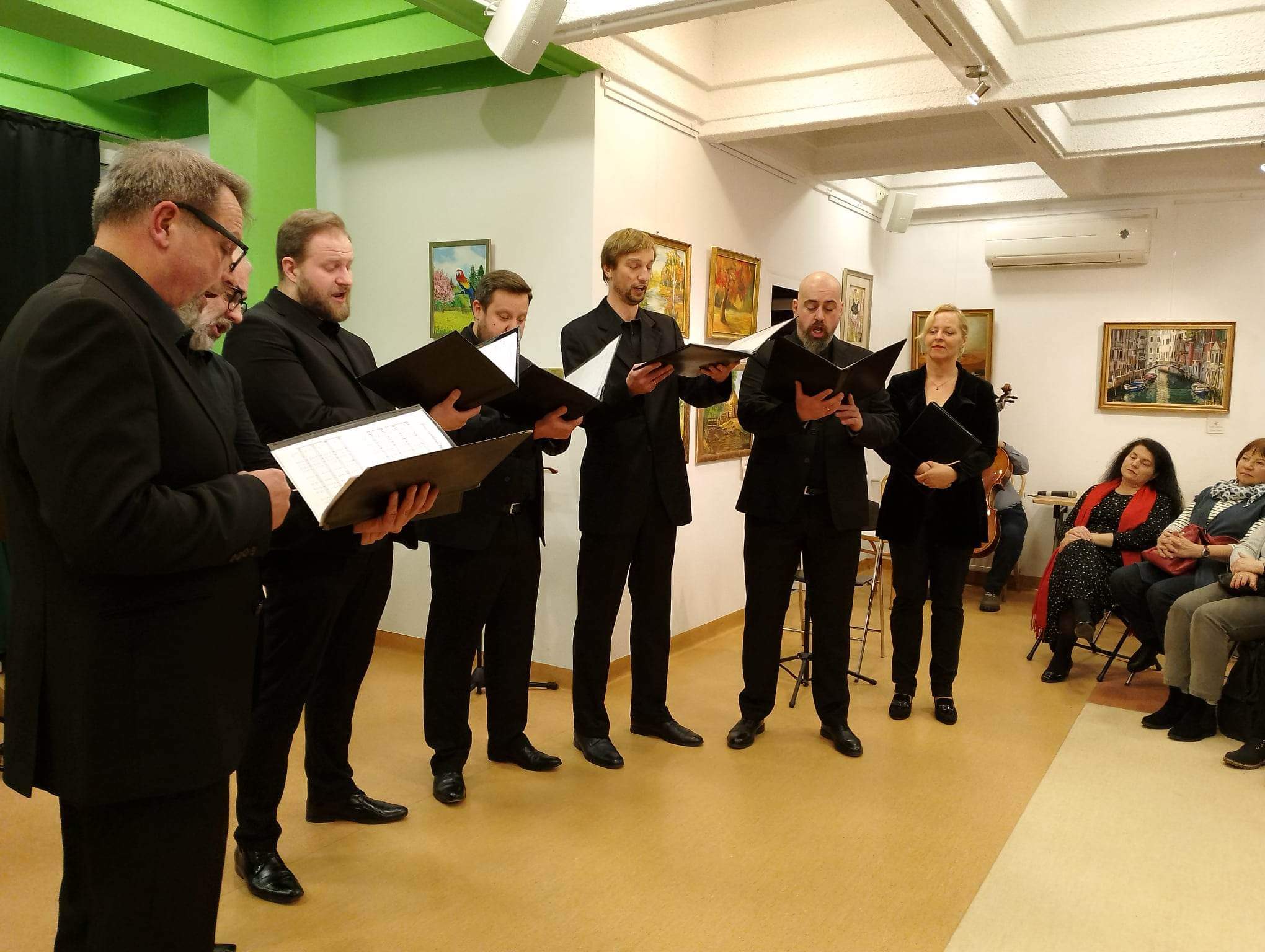 Śpiewacy z zespołu Gregorianum z koncertem w Tyflogalerii PZN