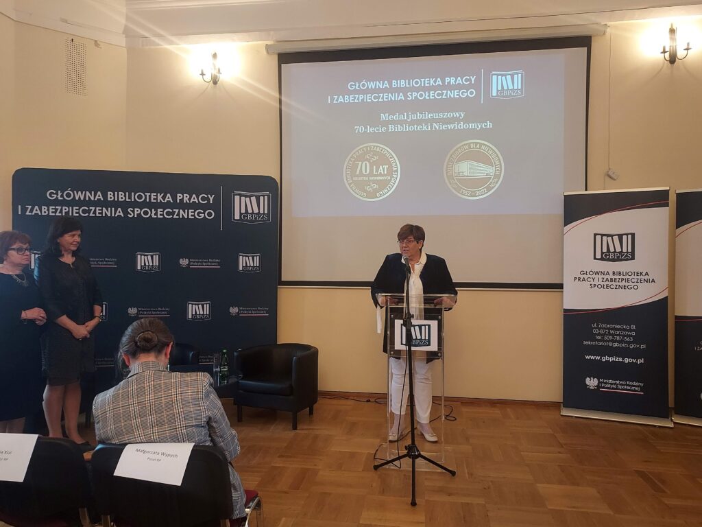Prezes Anna Woźniak-Szymańska przemawia do zebranych