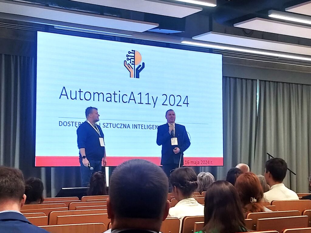 Jacek Zadrożny wita uczestników konferencji "AutomaticA11ly".