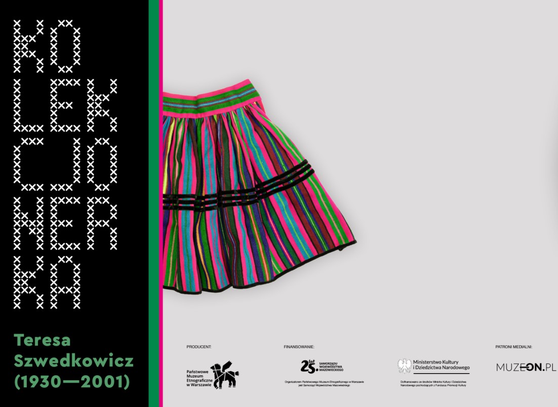 Elementy ludowego stroju. Z lewej spódnica w kolorowe pionowe pasy, z prawej biała koszula z haftem przy kołnierzyku i na rękawach: na wysokości łokcia i na mankietach.