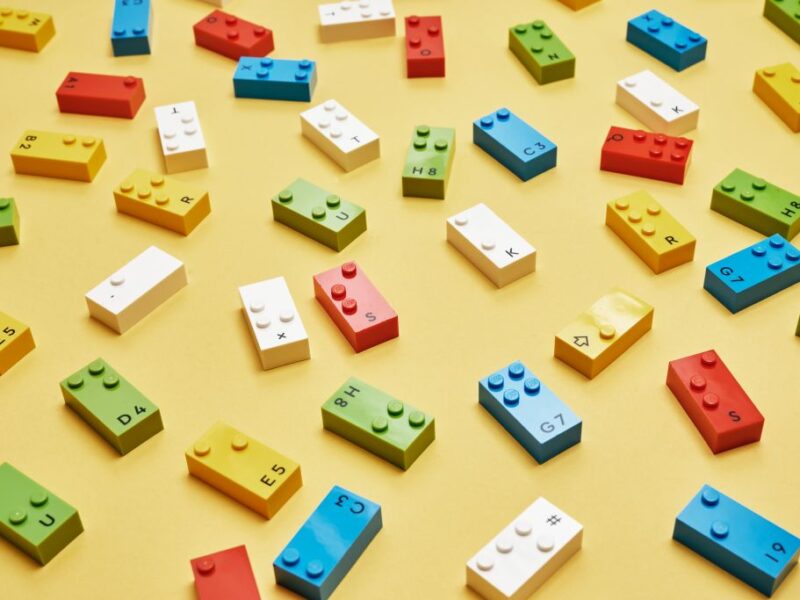 Klocki LEGO do nauki brajla.