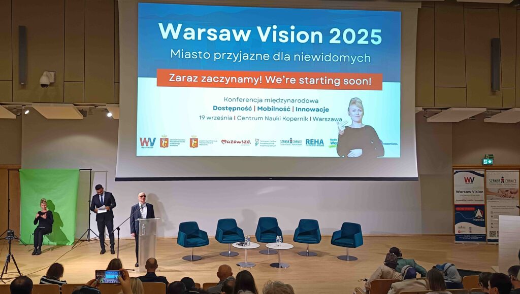 Marek Kalbarczyk wita uczestników konferencji Warsaw Vision zorganizowanej w trakcie wydarzenia REHA.