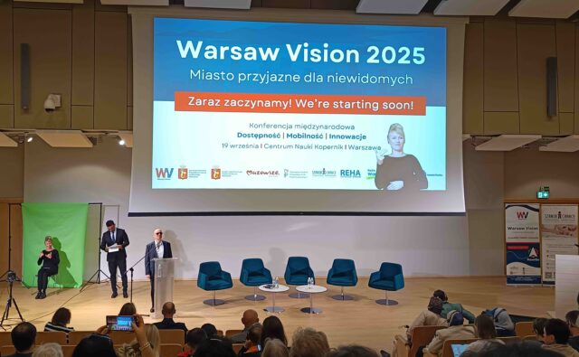 Marek Kalbarczyk wita uczestników konferencji Warsaw Vision zorganizowanej w trakcie wydarzenia REHA.