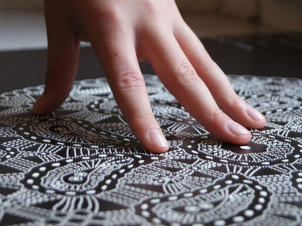 Pierwsze tyflografiki z haftem.