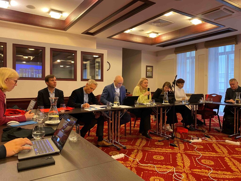 Od lewej: Lars Bosselmann, Antoine Fobe, Valmantas Balcikonis, Svajune Sirvydyte, Francesca Sbianchi i jej przewodnik . 