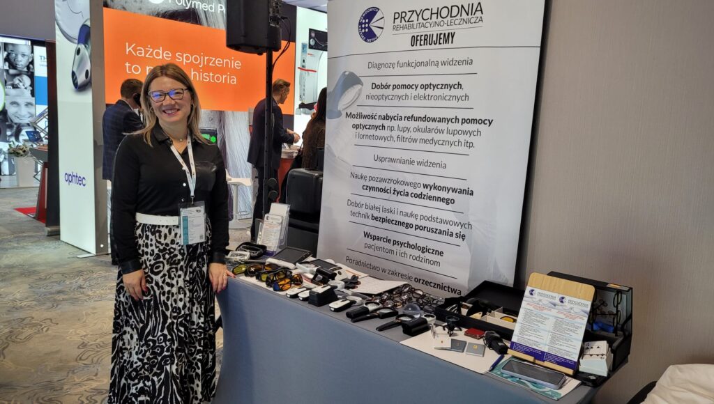 Przedstawicielka Przychodni PZN przy stoisku placówki na Zjeździe SCOP.