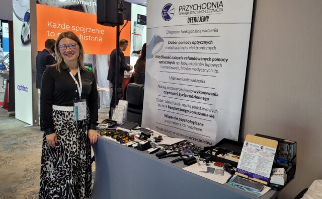 Przedstawicielka Przychodni PZN przy stoisku placówki na Zjeździe SCOP.