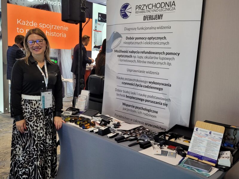 Przedstawicielka Przychodni PZN przy stoisku placówki na Zjeździe SCOP.