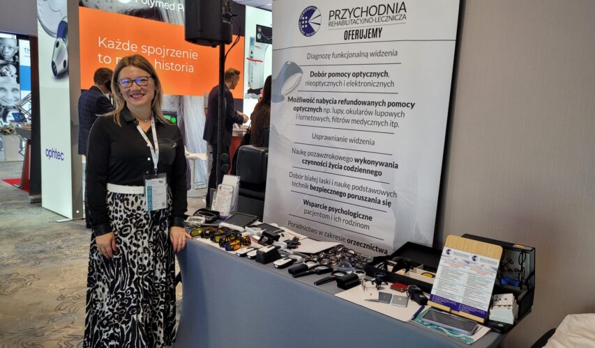 Przedstawicielka Przychodni PZN przy stoisku placówki na Zjeździe SCOP.