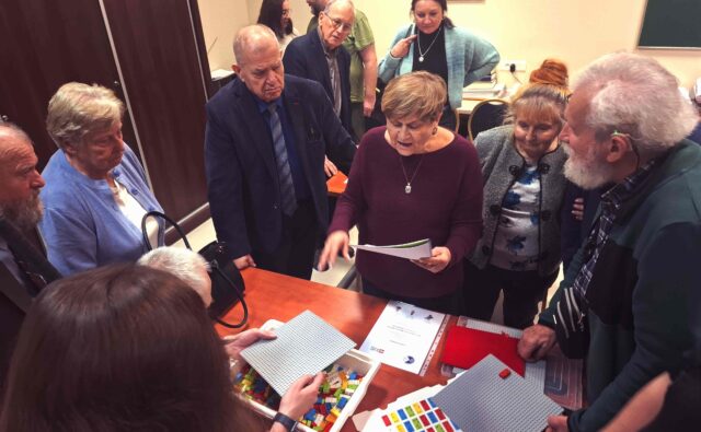 Uczestnicy spotkania w Ośrodku Homer w trakcie omawiania ważnych kwestii.