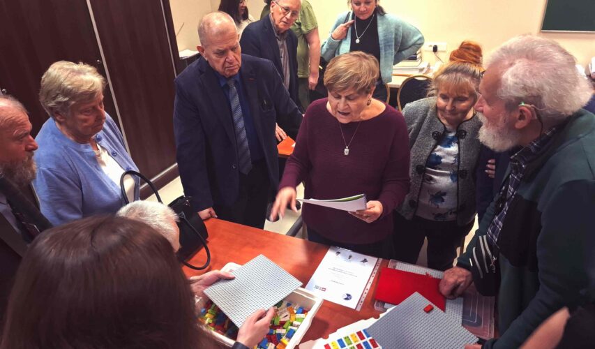 Uczestnicy spotkania w Ośrodku Homer w trakcie omawiania ważnych kwestii.