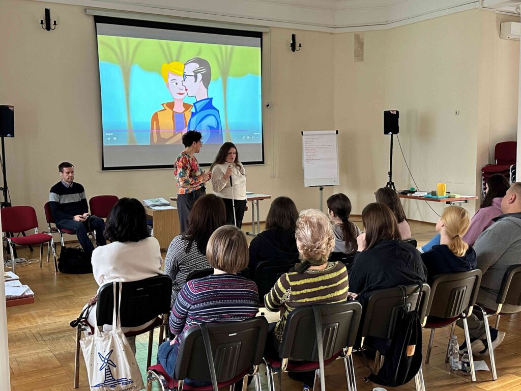 Specjalistki Centrum Rehabilitacji PZN prowadzą szkolenie dla pracowników Instytutu Reumatologii w Warszawie.
