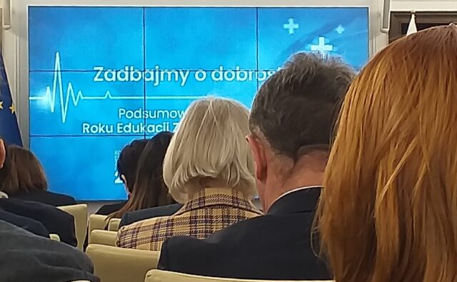 Uczestnicy słuchają prelegentów konferencji w Senacie RP.