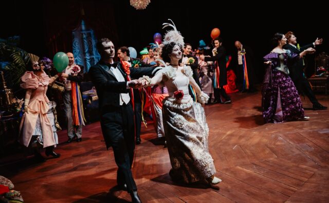 Zdjęcie spektaklu "Dom otwarty".