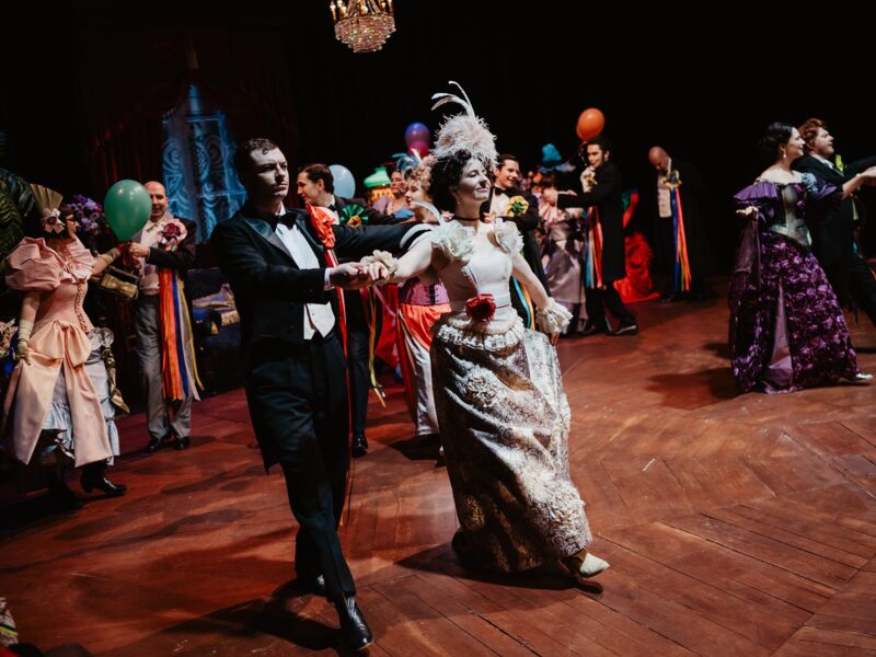 Zdjęcie spektaklu "Dom otwarty".