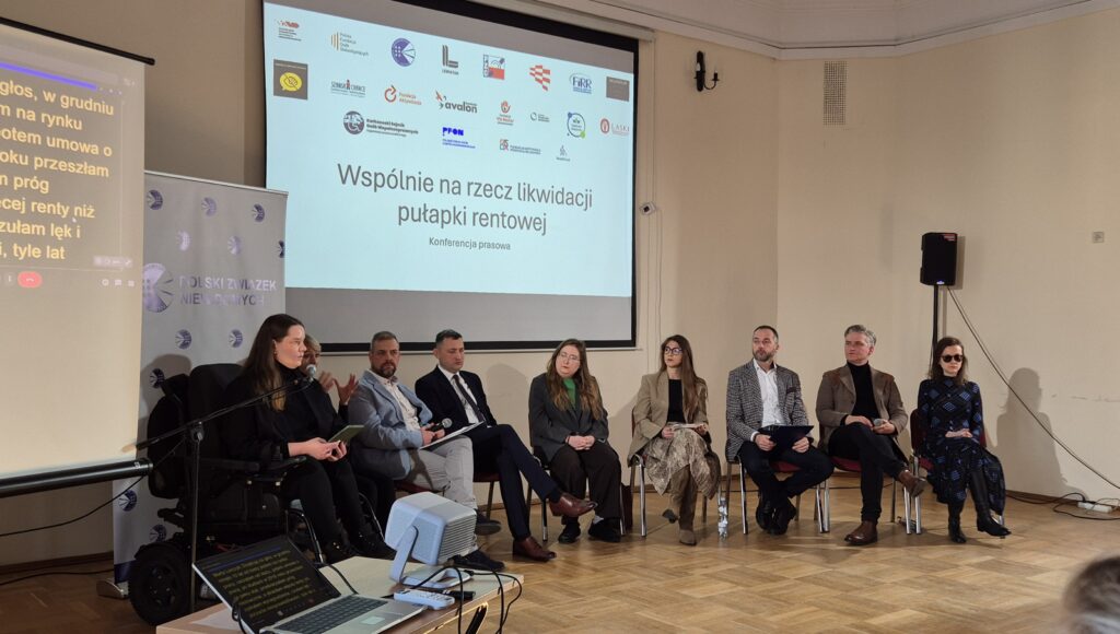 Prelegenci podczas konferencji prasowej w sprawie likwidacji pułapki rentowej.