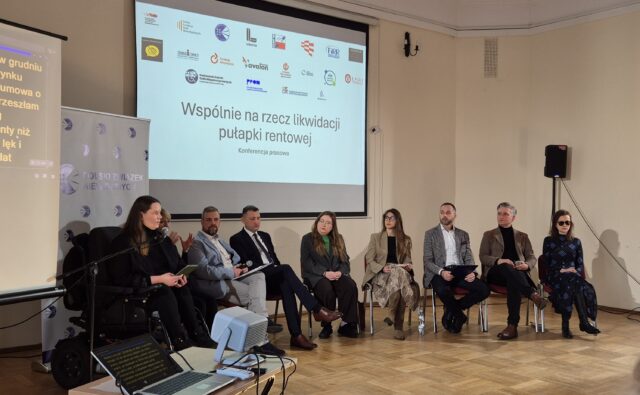 Prelegenci podczas konferencji prasowej w sprawie likwidacji pułapki rentowej.