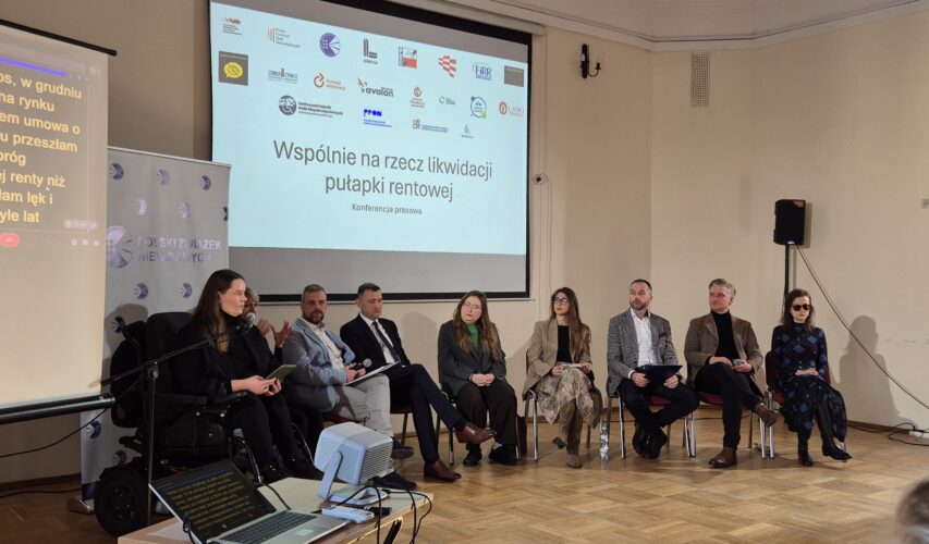 Prelegenci podczas konferencji prasowej w sprawie likwidacji pułapki rentowej.