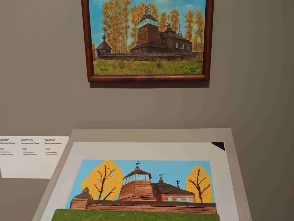 Obraz prezentowany na wystawie, a pod nim tyflografika.