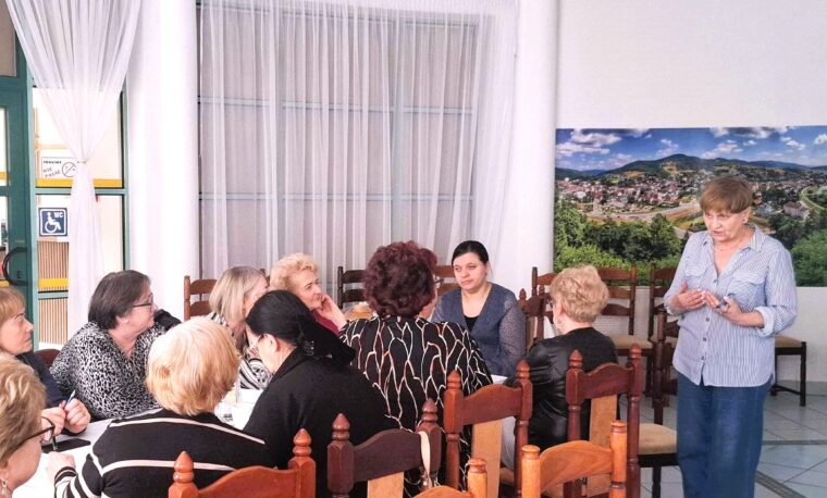 Elżbieta Oleksiak prowadzi szkolenie w Muszynie.