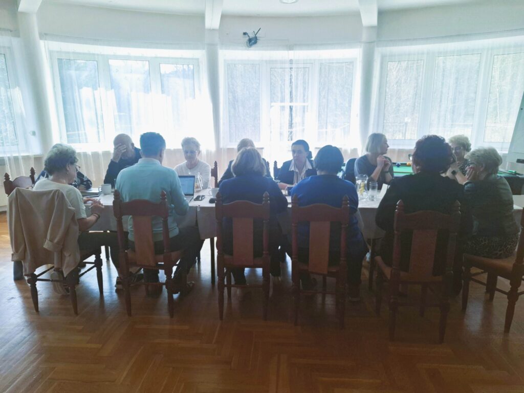 Uczestnicy szkolenia w trakcie zajęć.