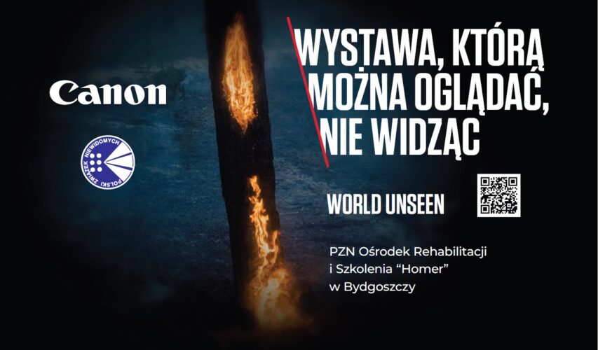Plakat informujący o wystawie "World Unseen" w Bydgoszczy.