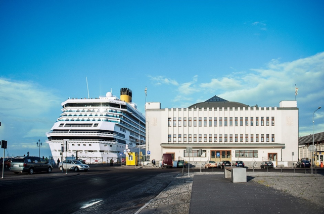 Budynek Muzeum Emigracji w Gdyni. Znajduje się on w dawnym dworcu morskim.