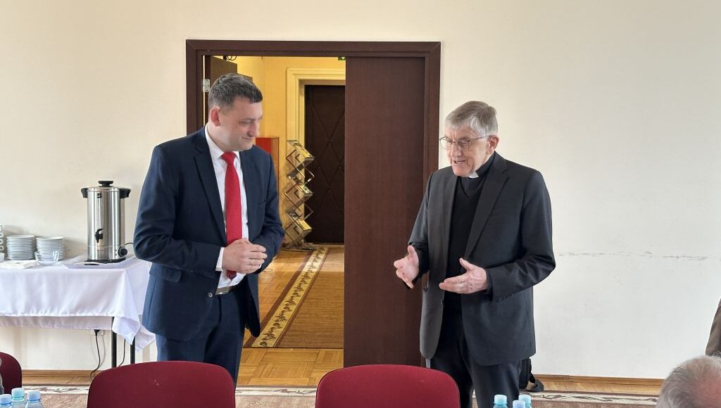 Andrzej Brzeziński, prezes PZN-u wraz z ks. Andrzejem Gałką, duszpasterzem osób z niepełnosprawnością narządu wzroku.