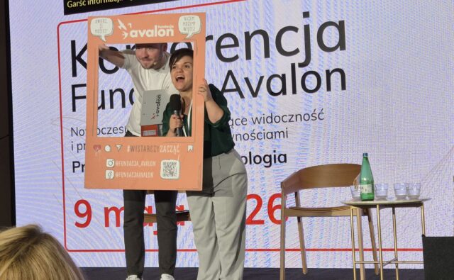 Na zdjęciu prowadzący Konferencję Fundacji Avalon.