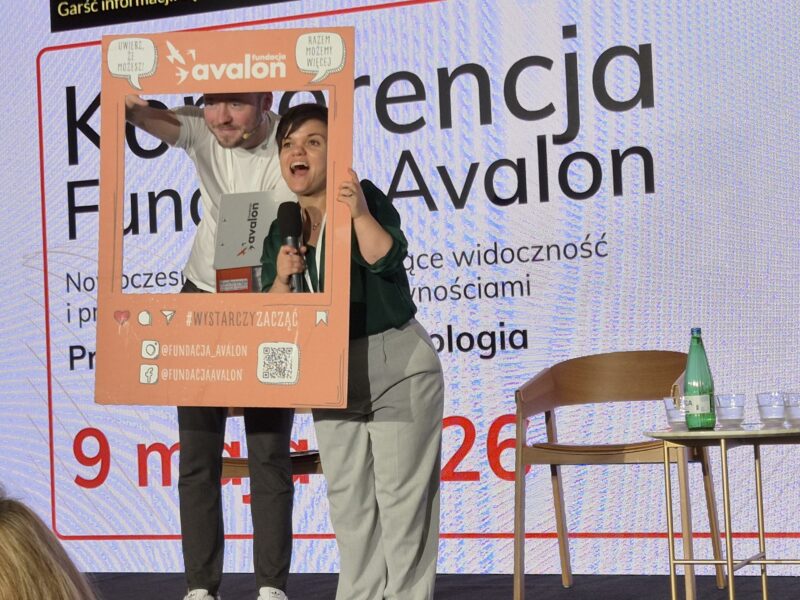 Na zdjęciu prowadzący Konferencję Fundacji Avalon.