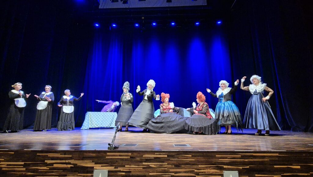 Na zdjęciu aktorzy Teatru T3 podczas spektaklu "Świętoszek"