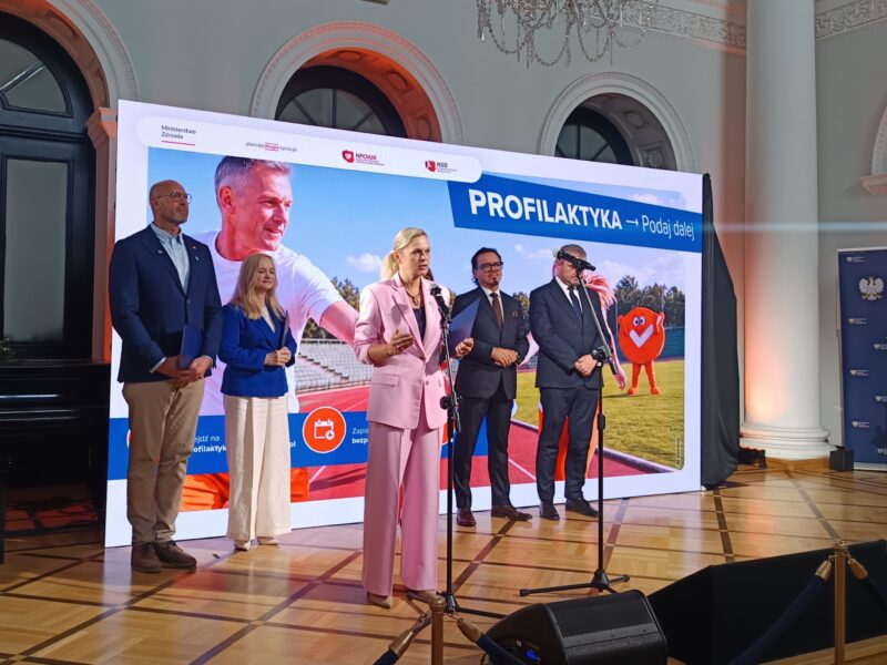 Minister Zdrowia, Minister Edukacji, Minister Sportu i Turystyki oraz Minister Aktywów Państwowych inaugurują kampanię w Ministerstwie Zdrowia.