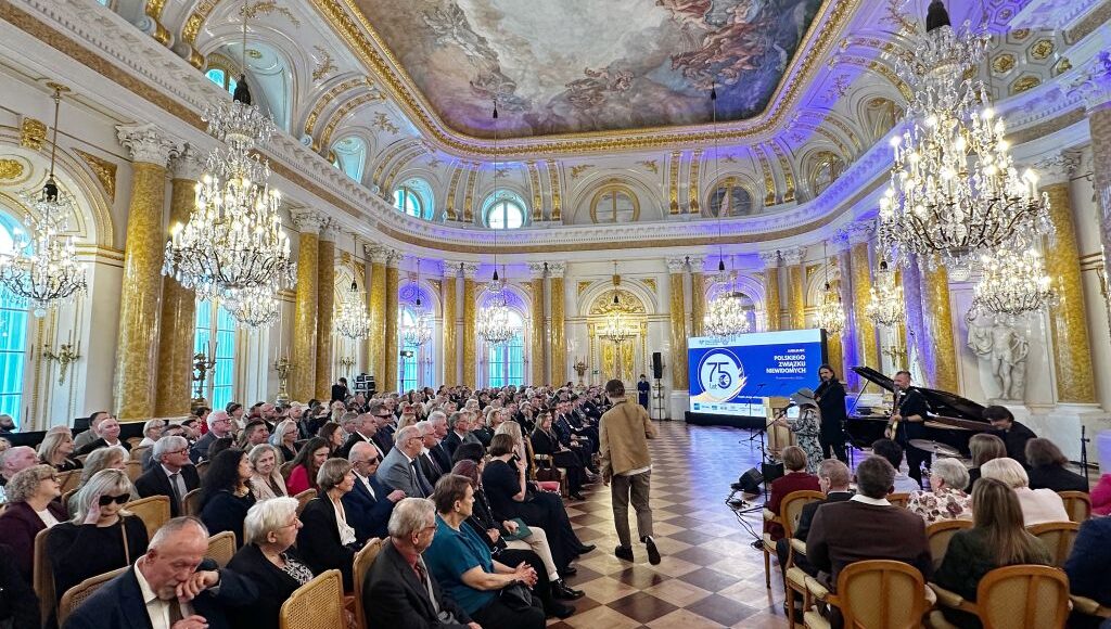 Uczestnicy gali jubileuszu w Sali Złotej Zamku Królewskiego