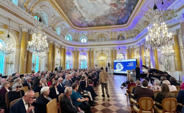 Uczestnicy gali jubileuszu w Sali Złotej Zamku Królewskiego