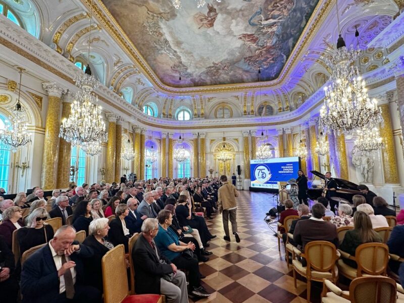 Uczestnicy gali jubileuszu w Sali Złotej Zamku Królewskiego