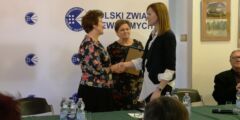 Dyr.Małgorzata Pacholec dziękuje przedstawicielce firmy JZO S.A.