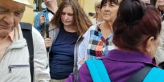 Uczestnicy spaceru warszawskimi śladami Reymonta