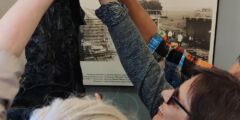 Uczestnicy wycieczki do Muzeum w Lipcach Reymontowskich
