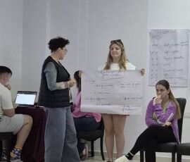 Agata i Nel opowiadają o wykonanym przez grupę zadaniu